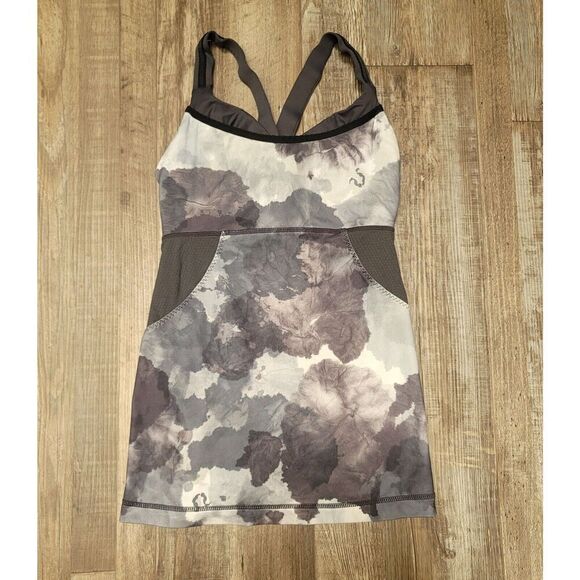 Lululemon Cross My Heart Athletic Tank Top Shirt Size 4 Gray Built in Bra - Picture 2 of 6
